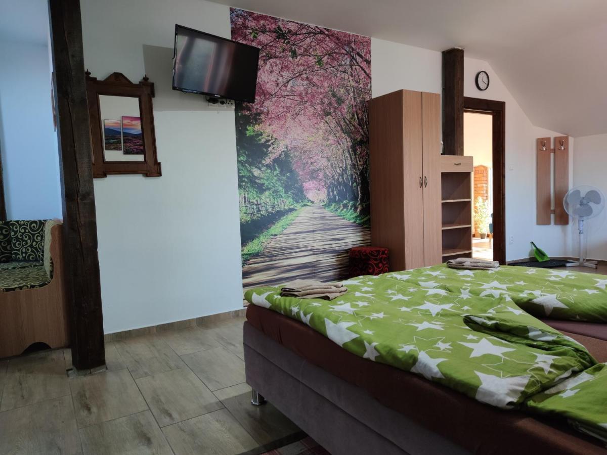 Andras Penzion Krasnohorske Podhradie Bagian luar foto